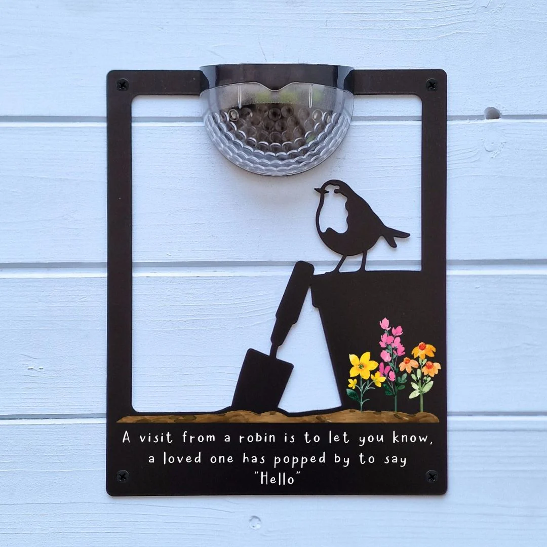 'A visit from a robin..' Robin on a Plant Pot Solar Light Wall Plaque - Image 3