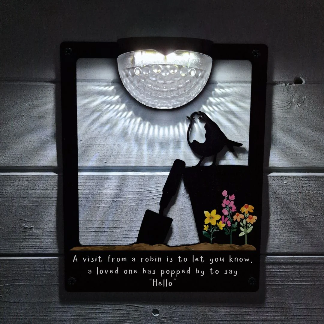 'A visit from a robin..' Robin on a Plant Pot Solar Light Wall Plaque - Image 4