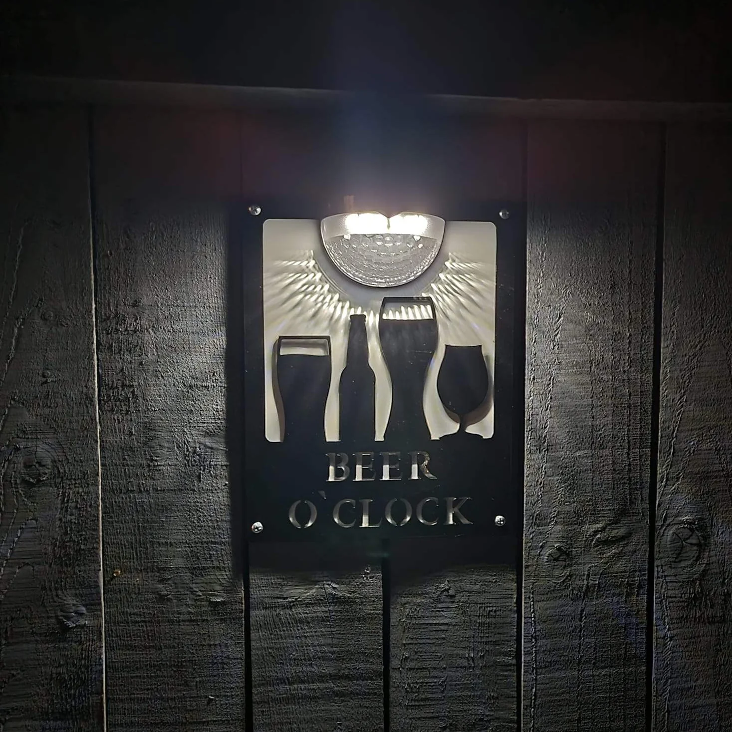 Beer O'Clock Sign with Solar Powered Light - Image 6