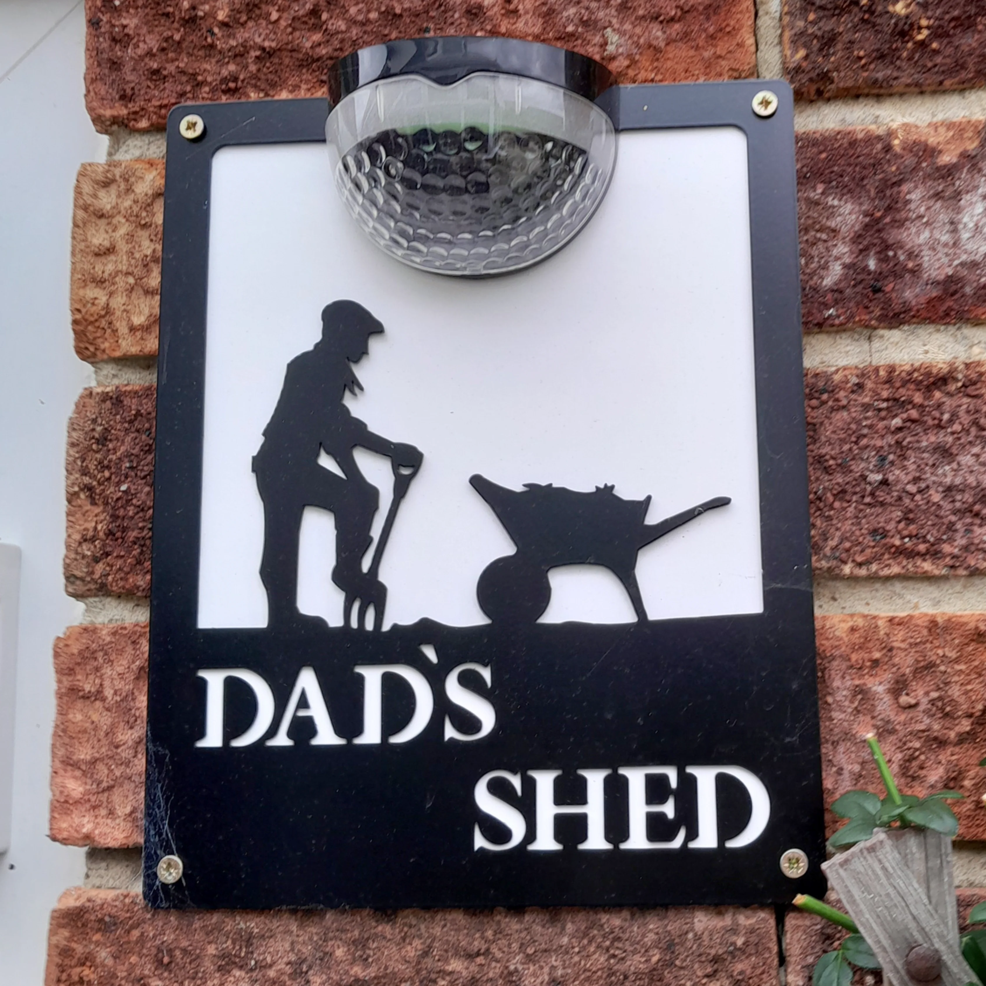 Dad's Shed Solar Powered Light Plaque - Image 7