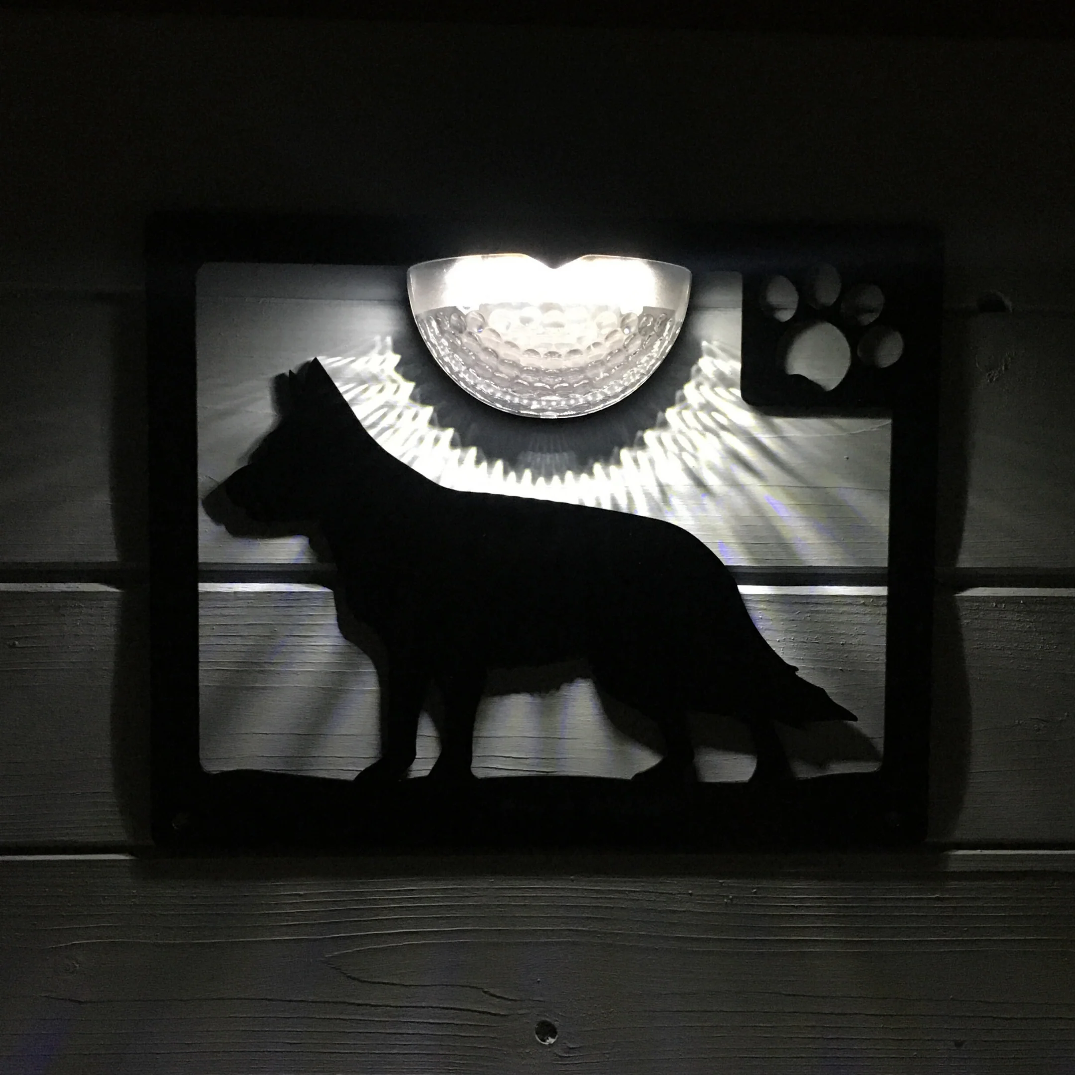 German Shepherd Dog Solar Light Wall Plaque - Image 4