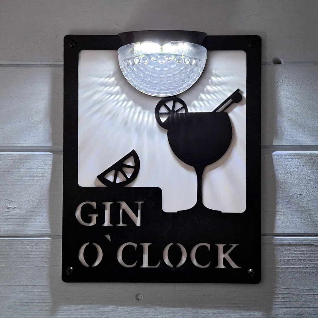 Gin O'Clock Sign with Solar Powered Light - Image 5