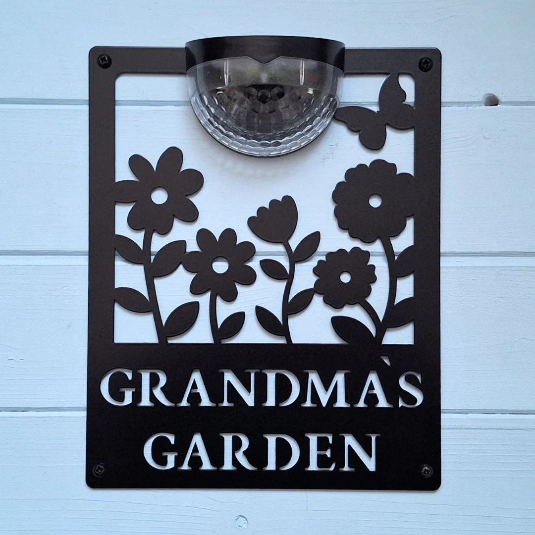 Grandma's Garden Sign with Solar Powered Light - Image 10