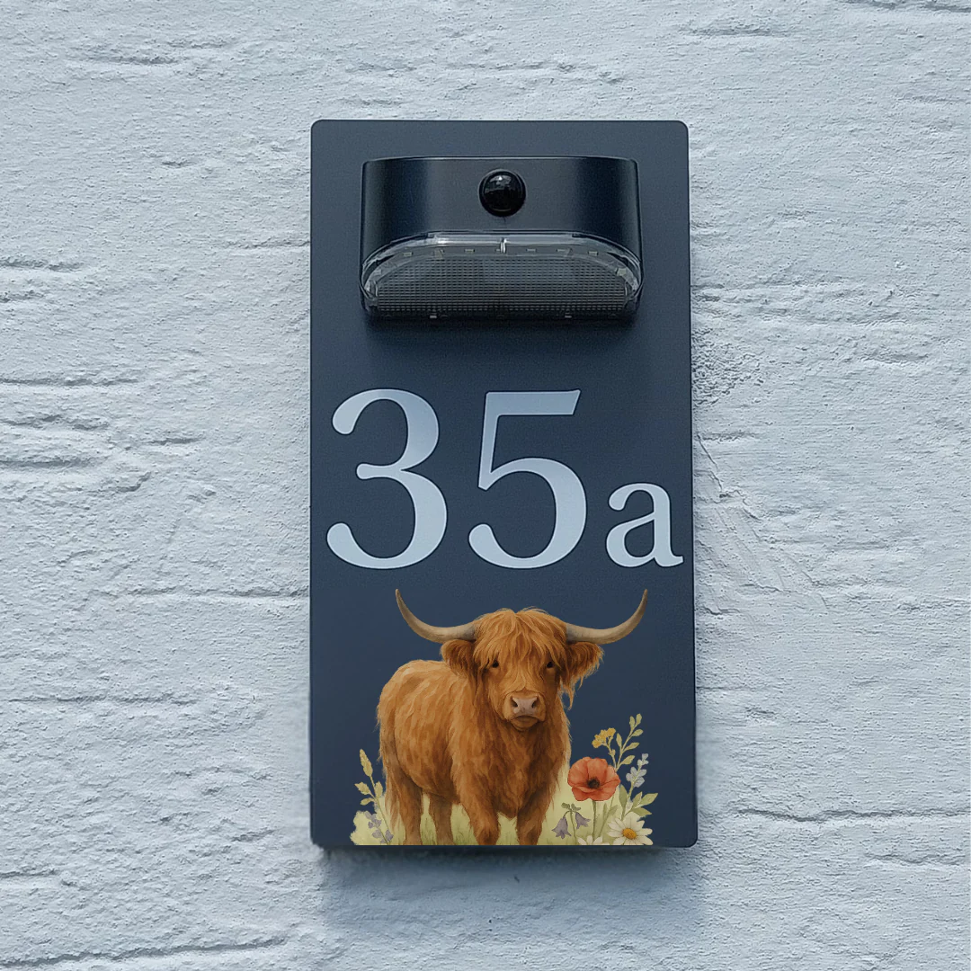 Highland Cow Motion Sensor Solar House Number Sign - Image 3