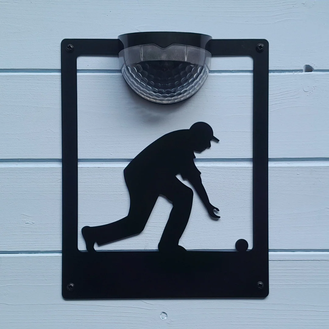 Man Lawn Bowler Wall Plaque with Solar Powered Light - Image 3