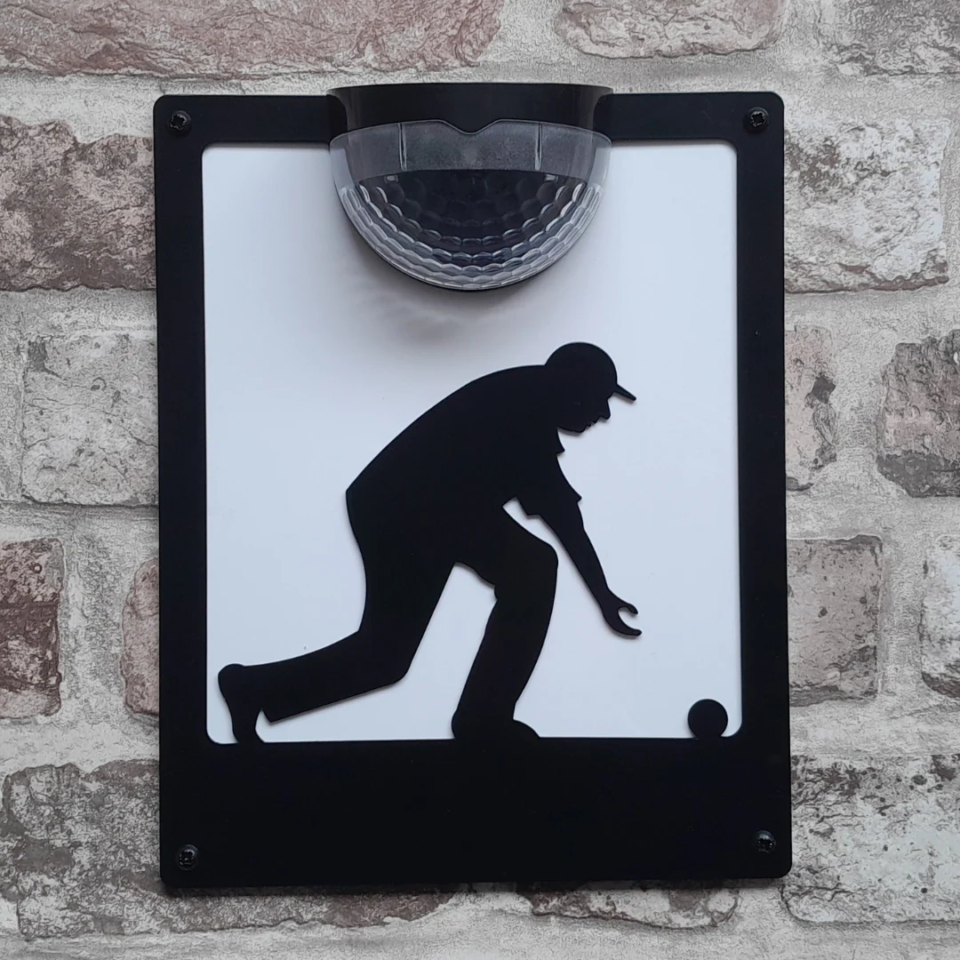 Man Lawn Bowler Wall Plaque with Solar Powered Light - Image 7