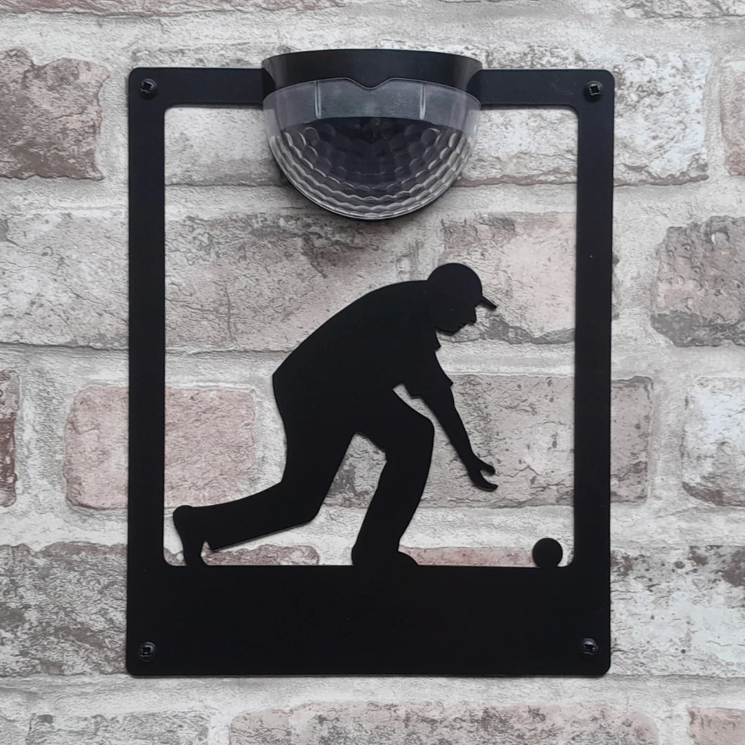 Man Lawn Bowler Wall Plaque with Solar Powered Light - Image 8