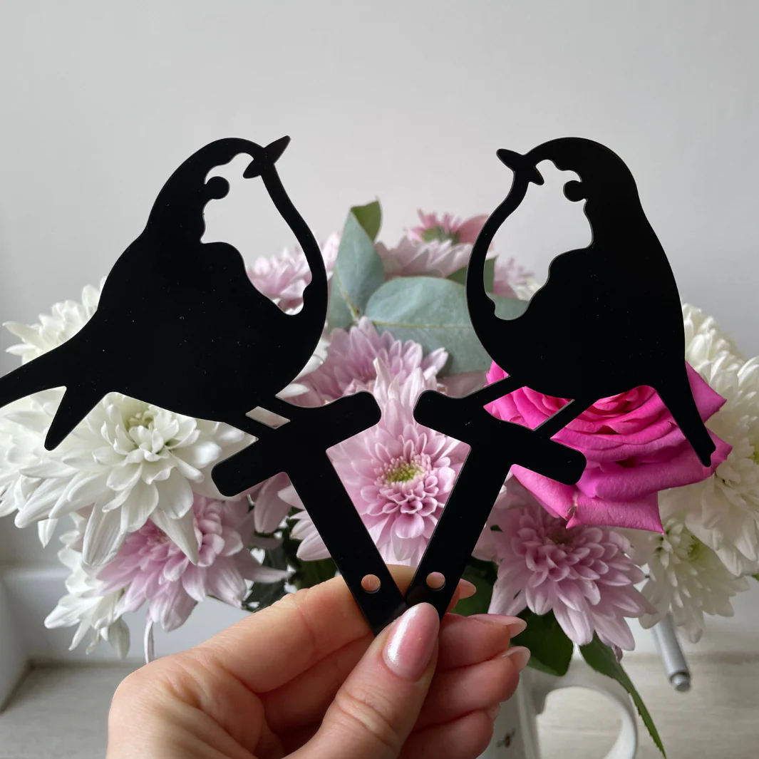Set of 2 Metal Robin Plant Pot Stakes - Image 3