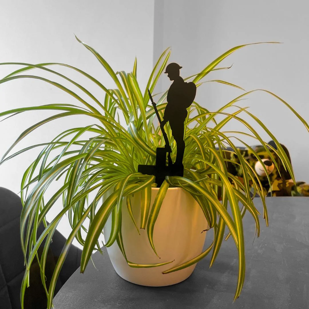 Metal Remembrance Soldier Pot Decor - Image 5