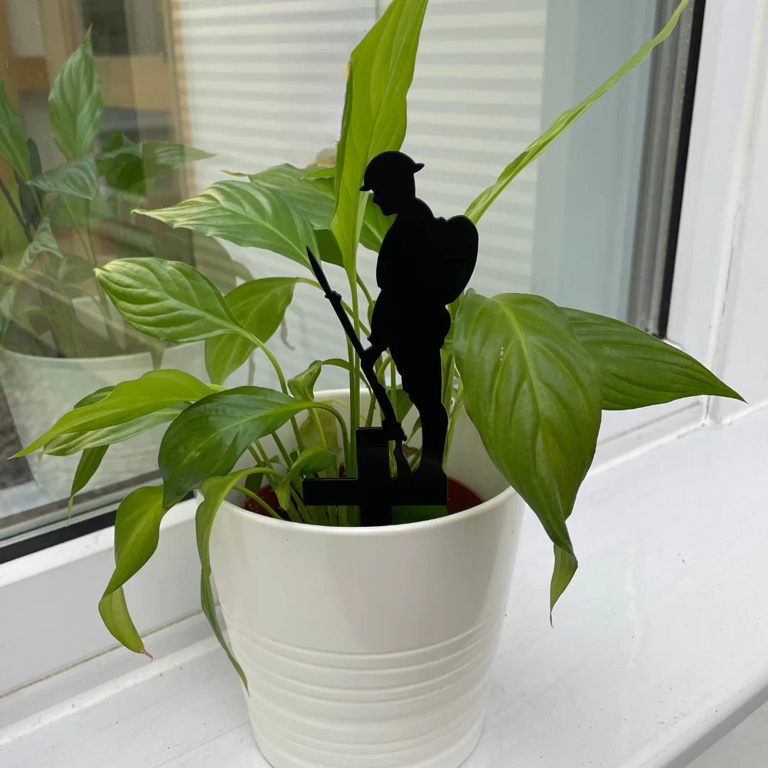 Metal Remembrance Soldier Pot Decor - Image 8