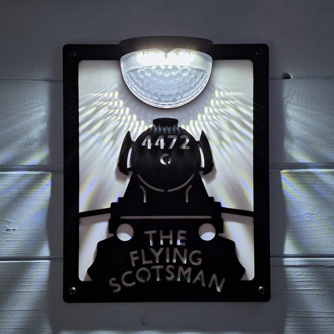 The Flying Scotsman Solar Light Wall Plaque - Image 2
