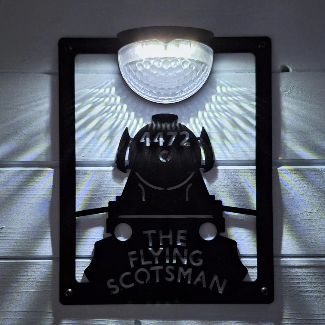 The Flying Scotsman Solar Light Wall Plaque - Image 4